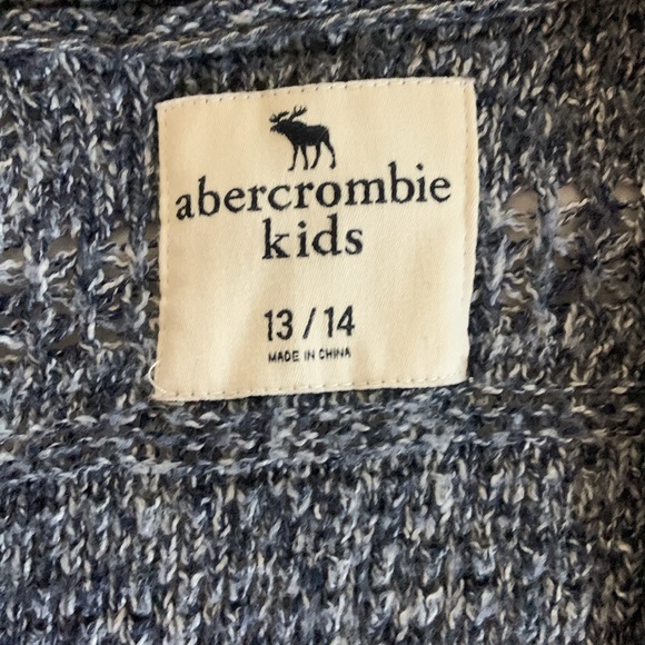 Adorable A&F kids hooded cardigan. Embroidered trim.Size 13/14. Great condition! - Picture 2 of 3